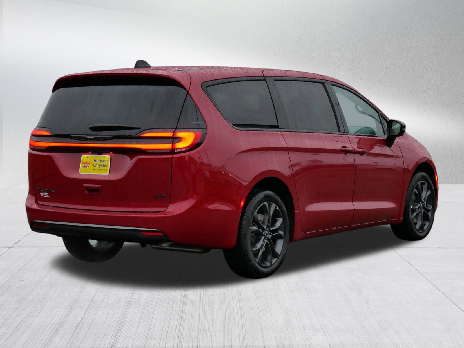 New 2026 Chrysler Pacifica Select image 2