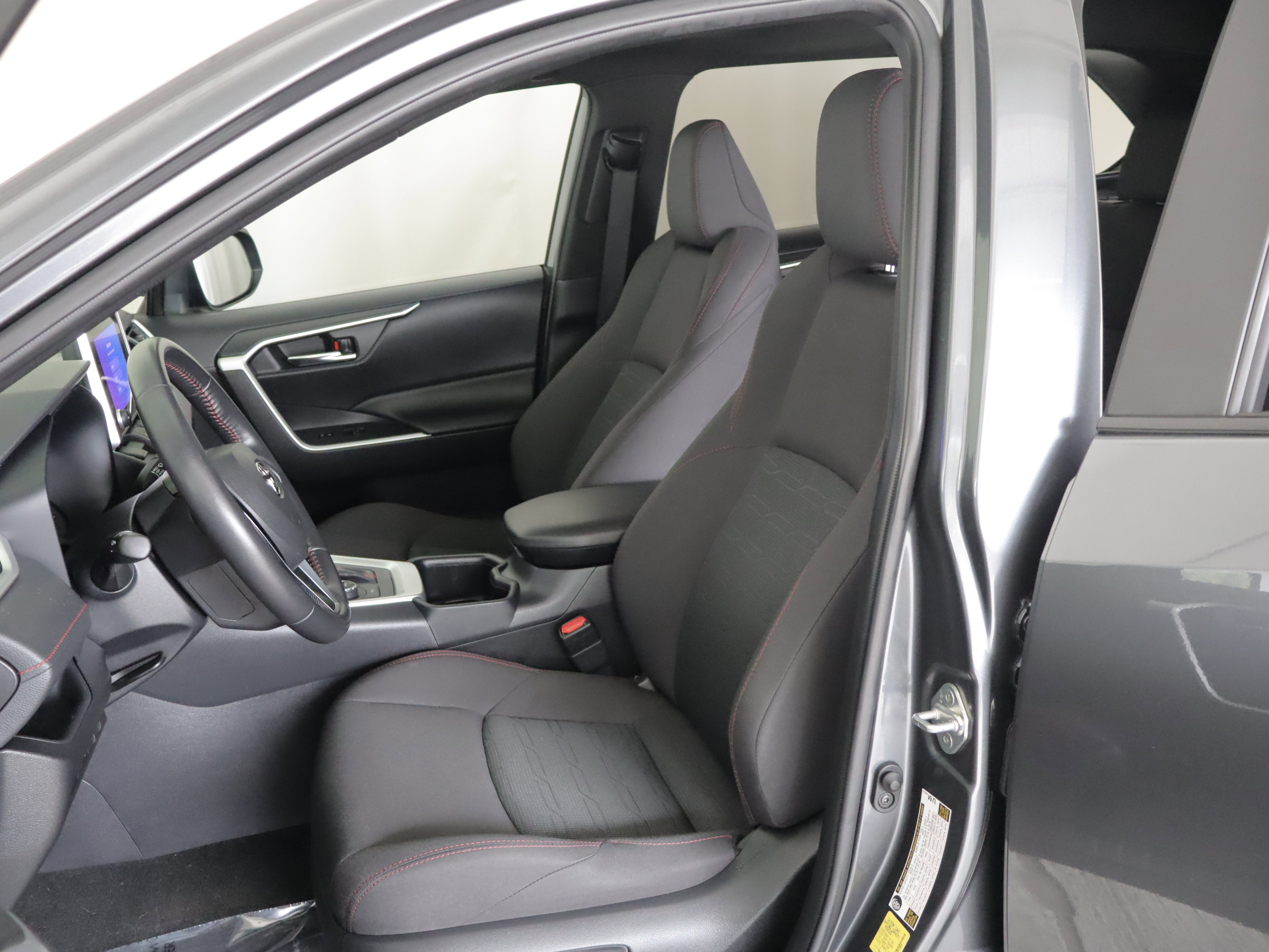 Used 2023 Toyota RAV4 SE w/ Weather & Moonroof Package AWD/4WD image 8