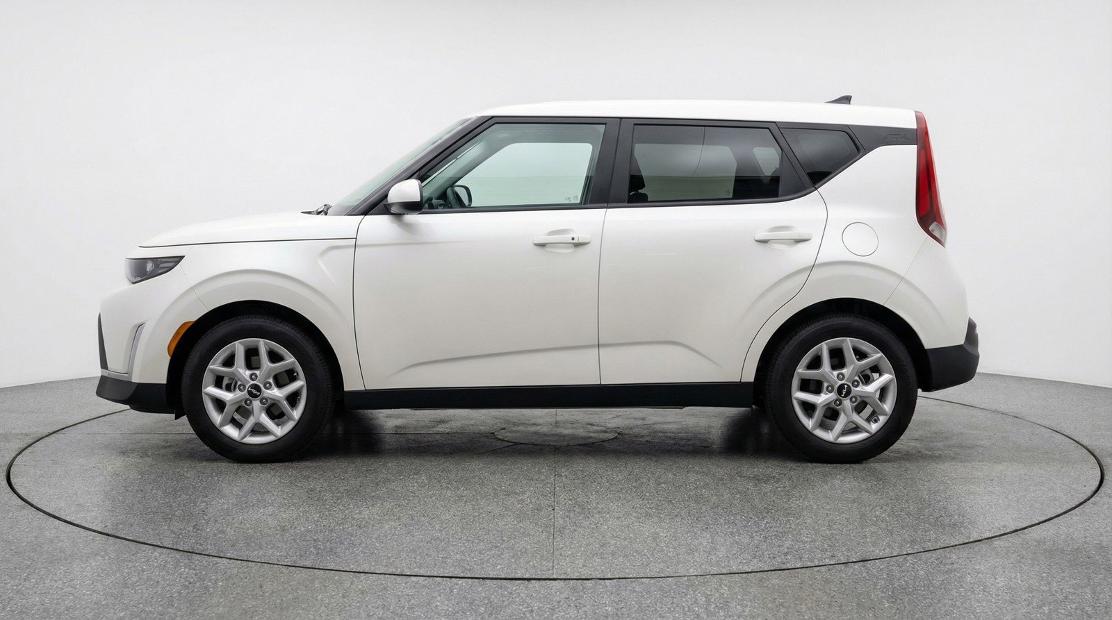 Used 2025 Kia Soul LX w/ LX Technology Package FWD image 5