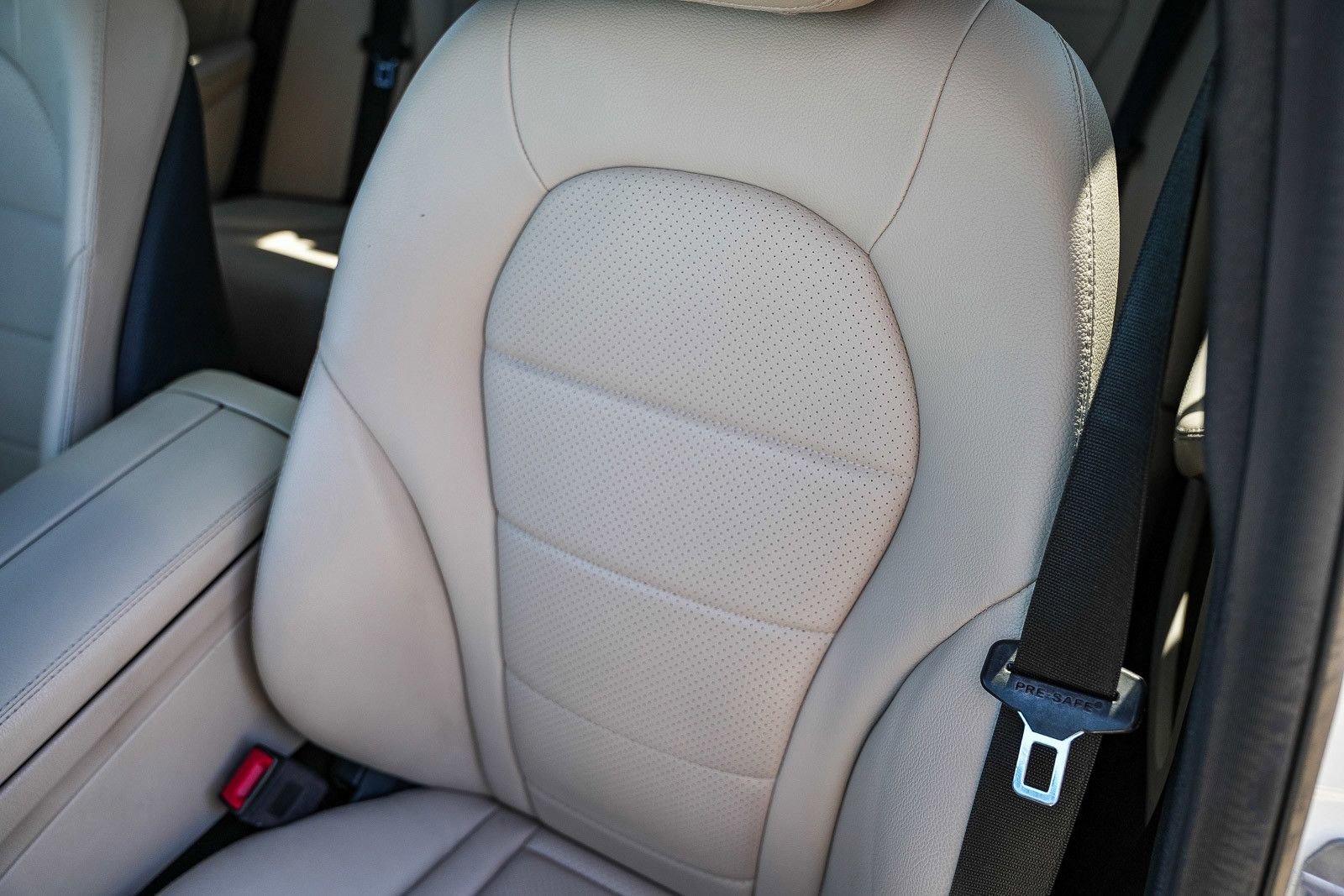 Used 2018 Mercedes-Benz C 300 Sedan image 25