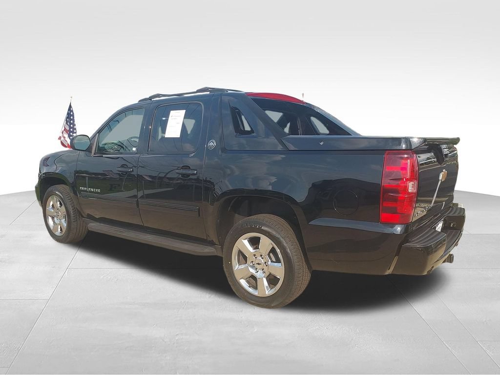 Used 2013 Chevrolet Avalanche LS RWD image 3