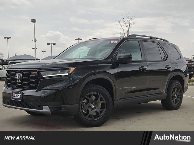 Used 2025 Honda Pilot TrailSport image 1