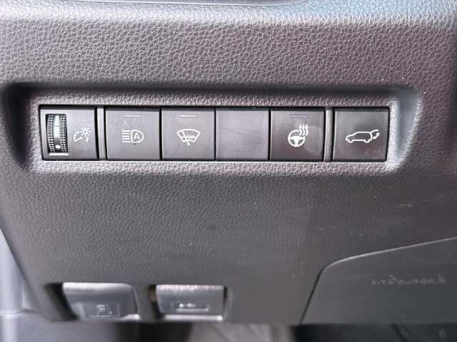 Used 2021 Toyota RAV4 XLE Premium AWD/4WD image 24