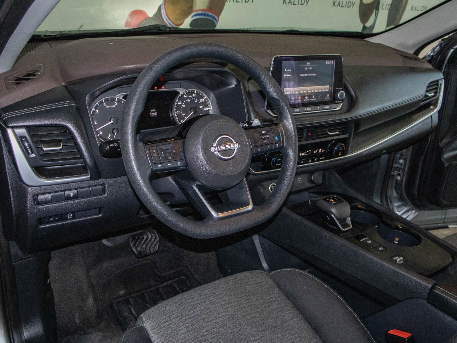 Used 2023 Nissan Rogue SV image 5