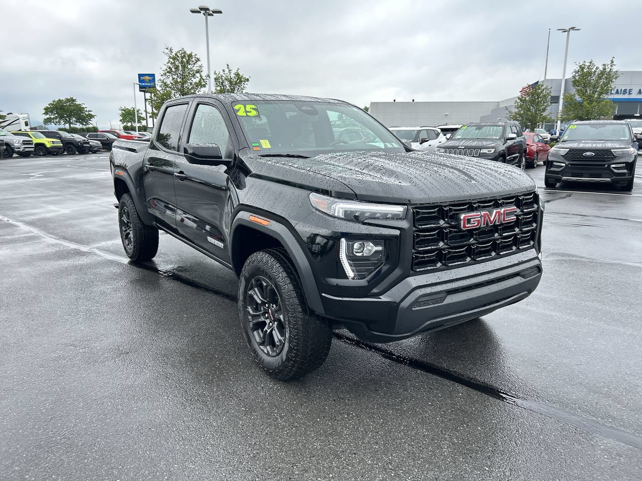 Used 2025 GMC Canyon Elevation AWD/4WD image 1