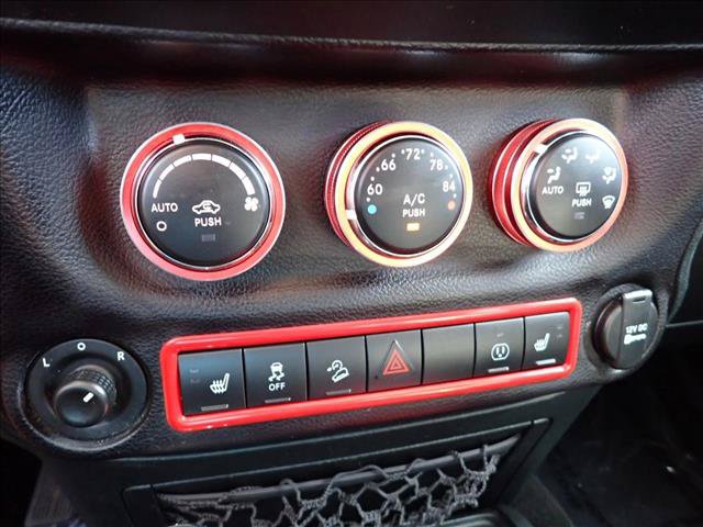 Used 2018 Jeep Wrangler Unlimited Sahara w/ Connectivity Group AWD/4WD image 19