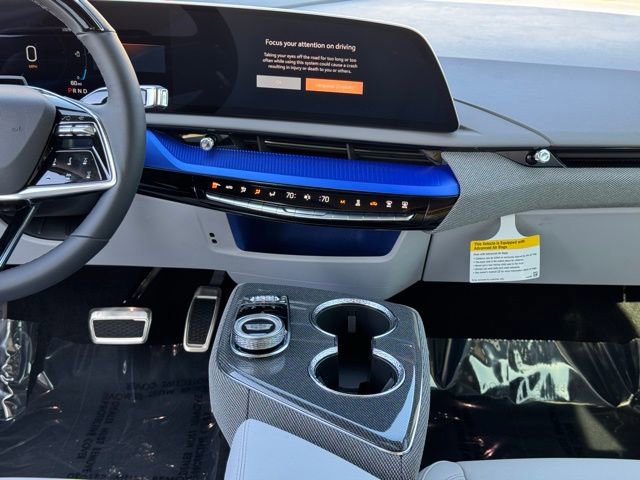 New 2025 Cadillac Optiq Luxury 1 image 27