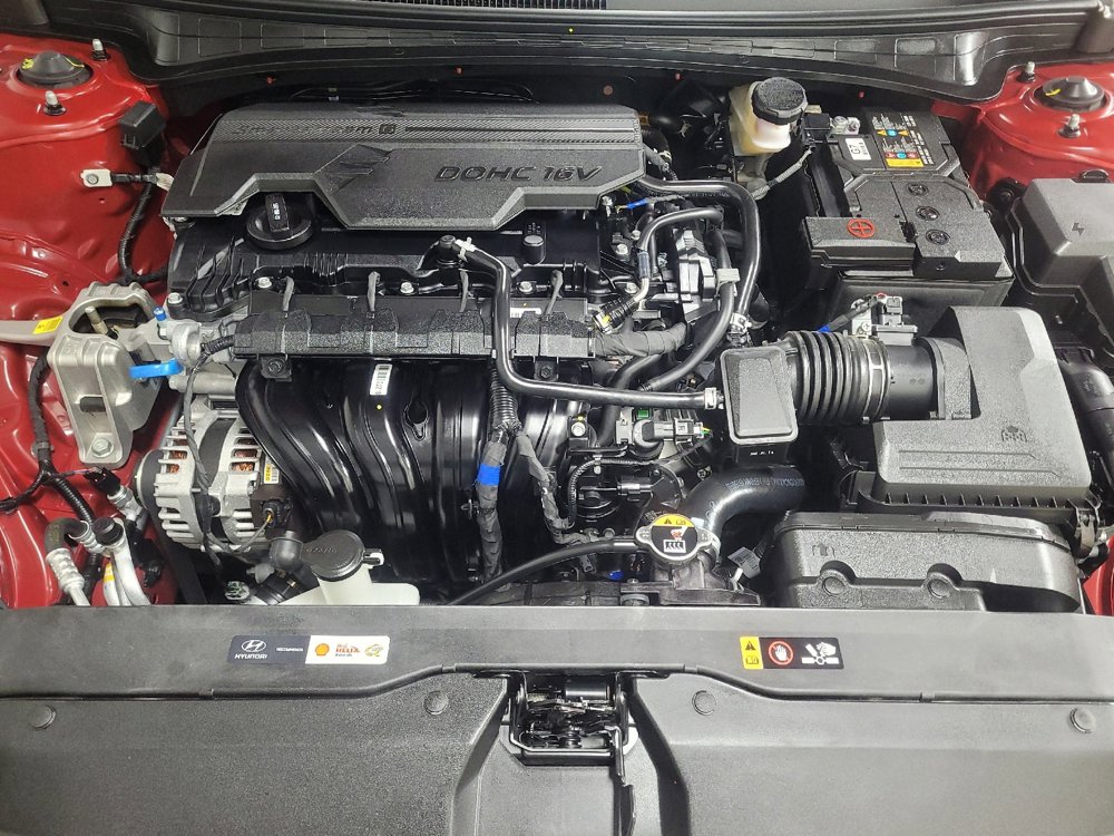 Used 2025 Hyundai Elantra SE image 30