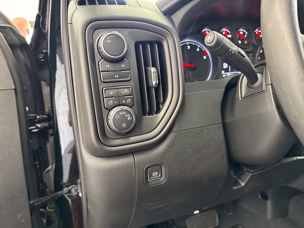 Used 2024 Chevrolet Silverado 2500 Custom w/ Custom Value Package AWD/4WD image 30