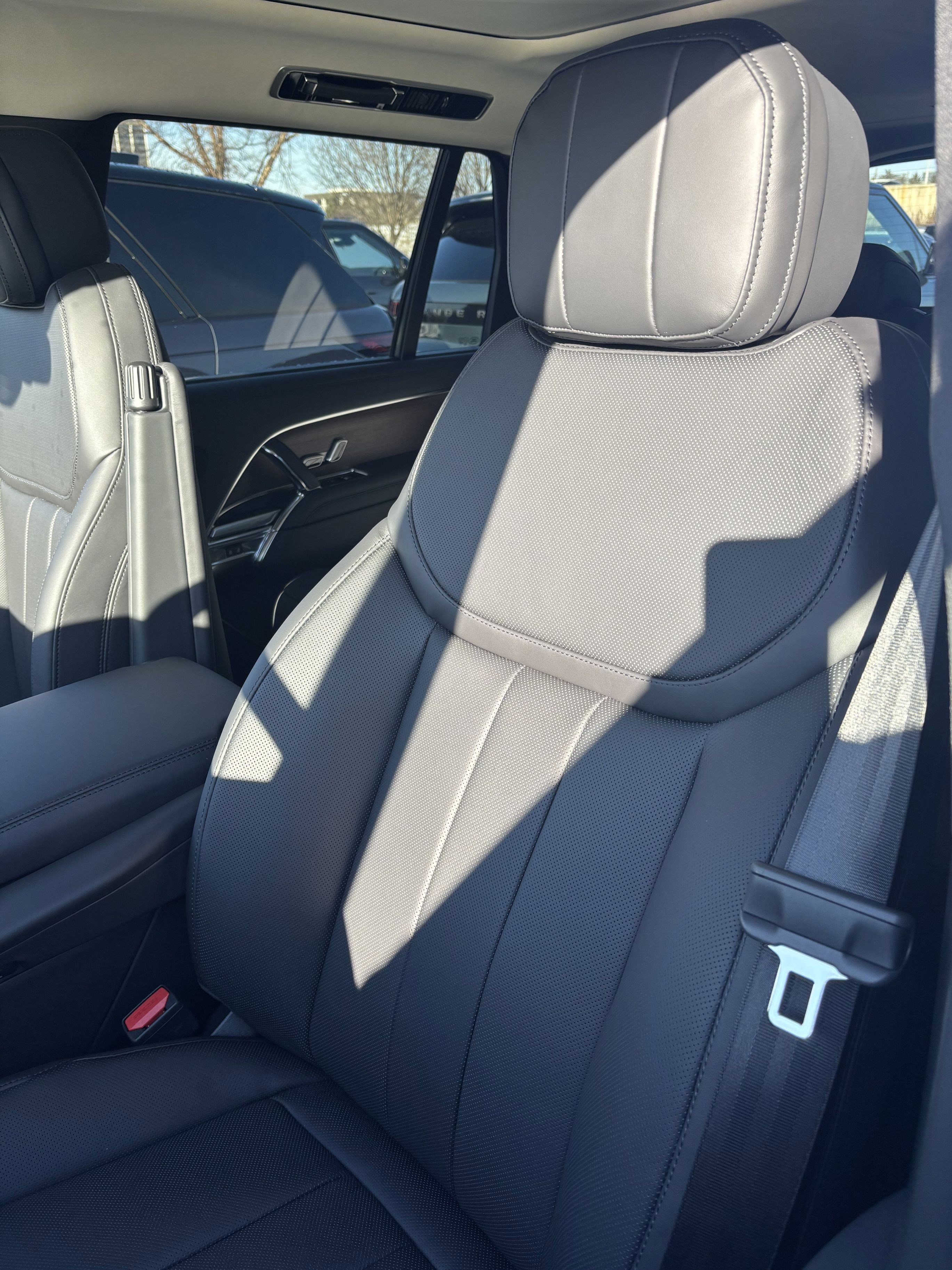 New 2026 Land Rover Range Rover Long Wheelbase SE image 8