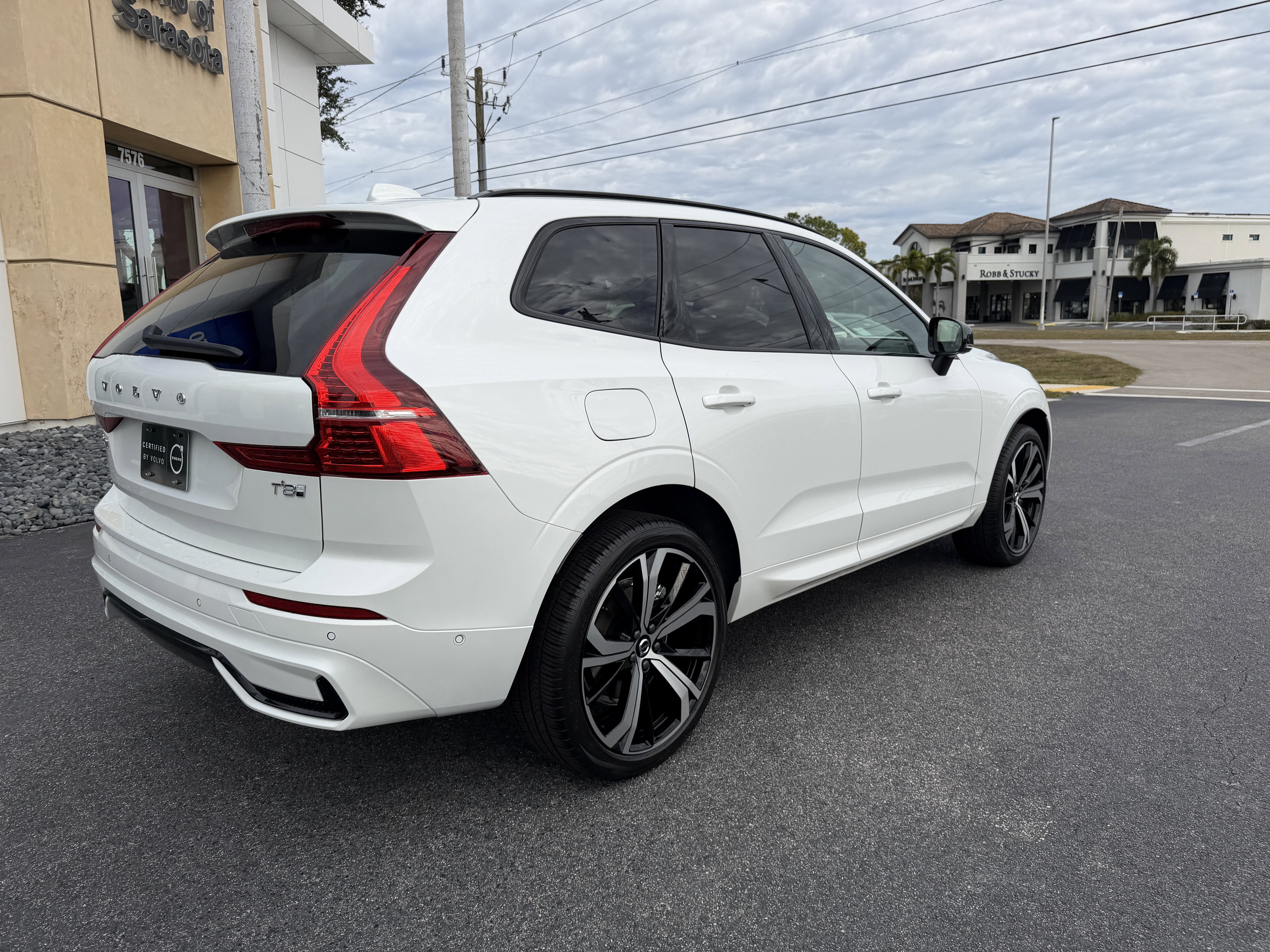 Certified 2025 Volvo XC60 T8 Ultra w/ Protection Package image 3
