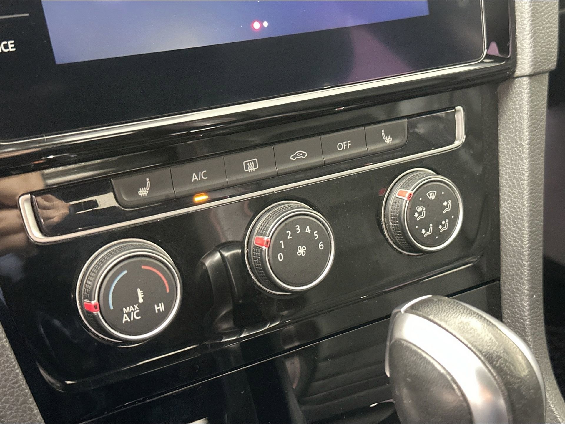 Used 2021 Volkswagen GTI SE image 15