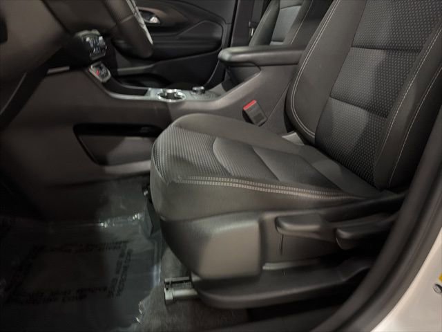 Used 2024 GMC Terrain SLE FWD image 10