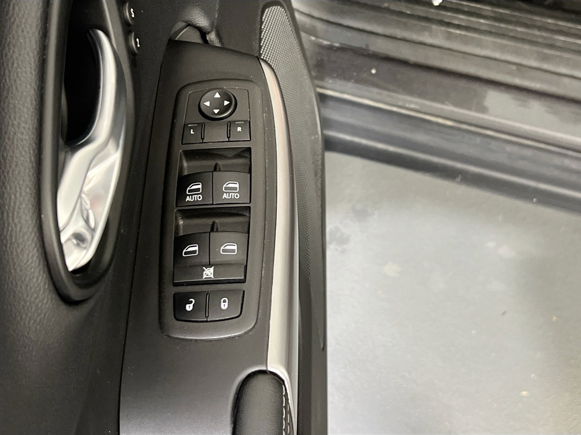 Used 2022 Jeep Cherokee Limited image 17