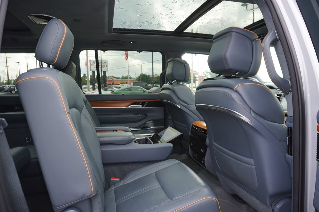 Used 2022 Jeep Grand Wagoneer Series II w/ Convenience Group III AWD/4WD image 40