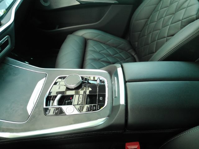 Used 2023 BMW X7 xDrive40i w/ M Sport Package AWD/4WD image 56