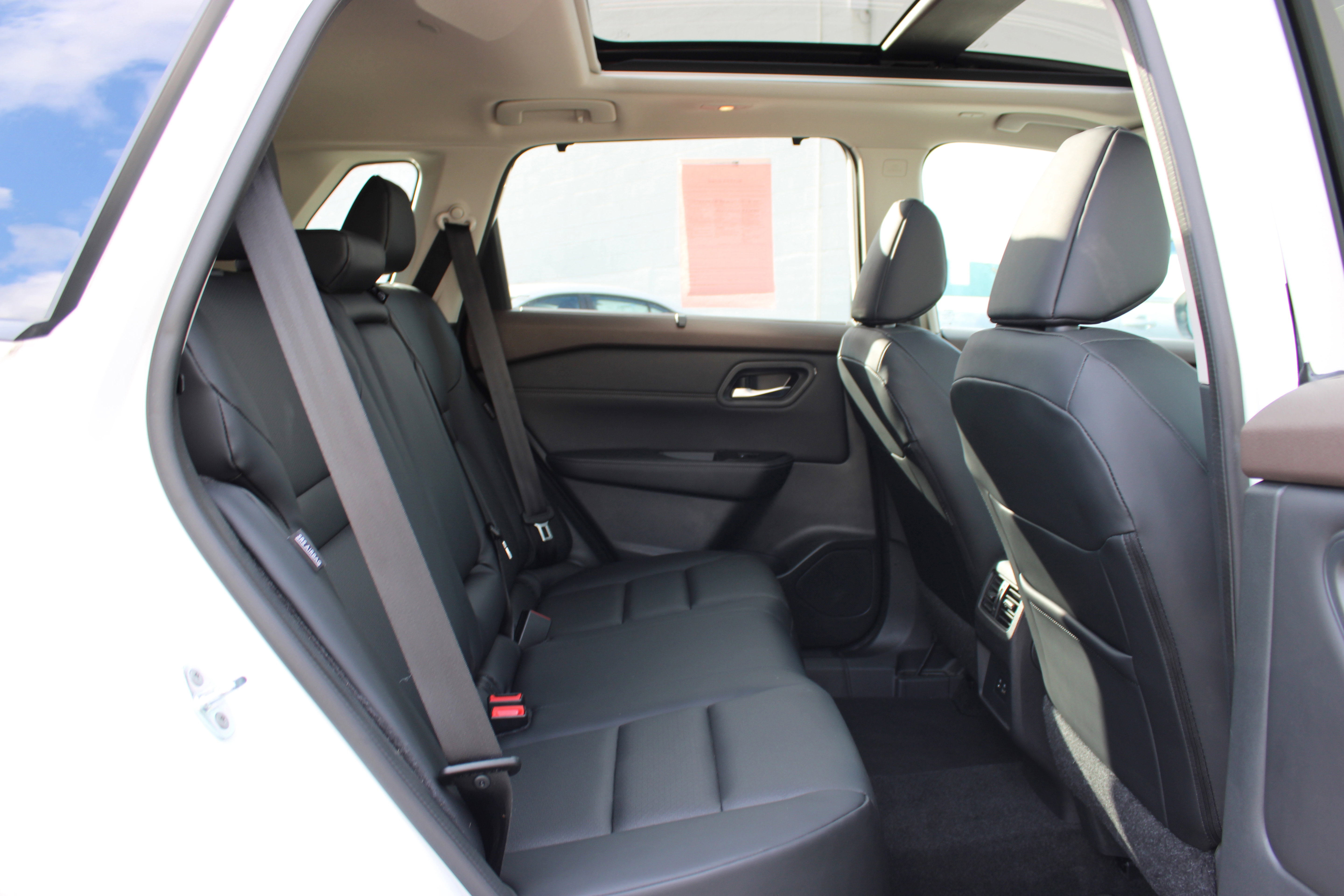 Certified 2023 Nissan Rogue SV w/ SV Premium B Package AWD/4WD image 14
