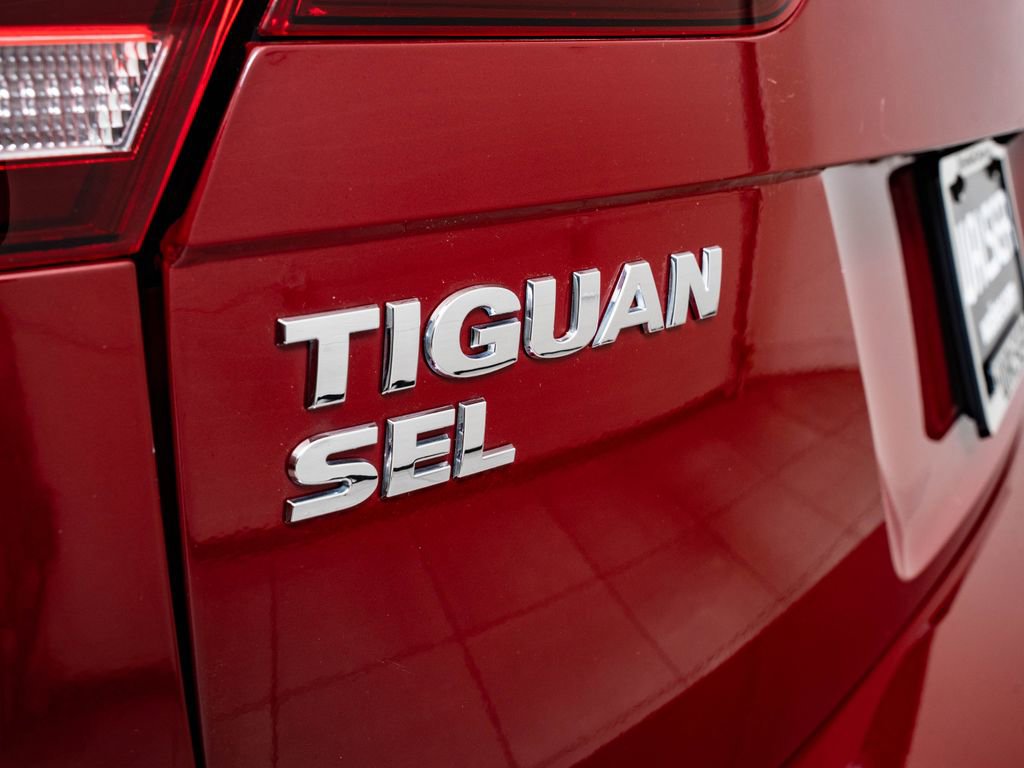 Used 2018 Volkswagen Tiguan SEL AWD/4WD image 16