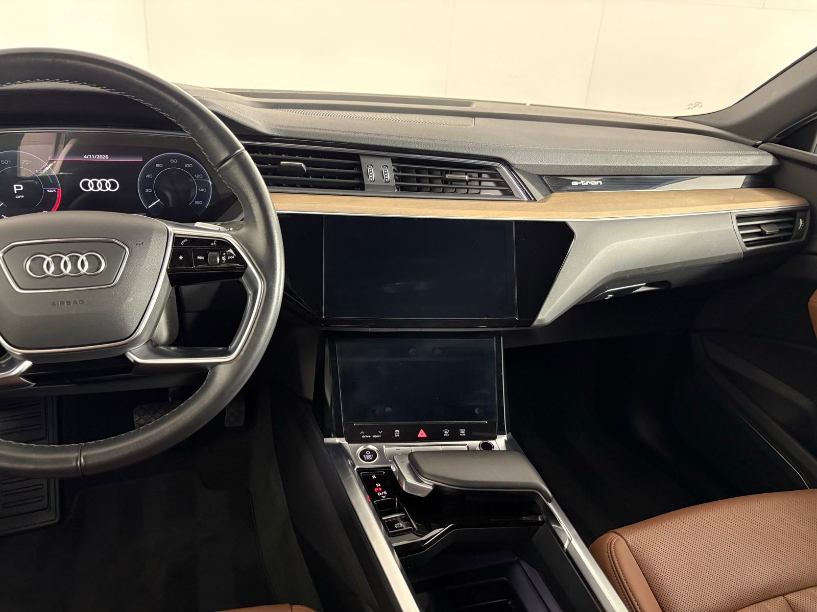 Used 2024 Audi Q8 e-tron Premium Plus w/ Premium Plus Package image 17