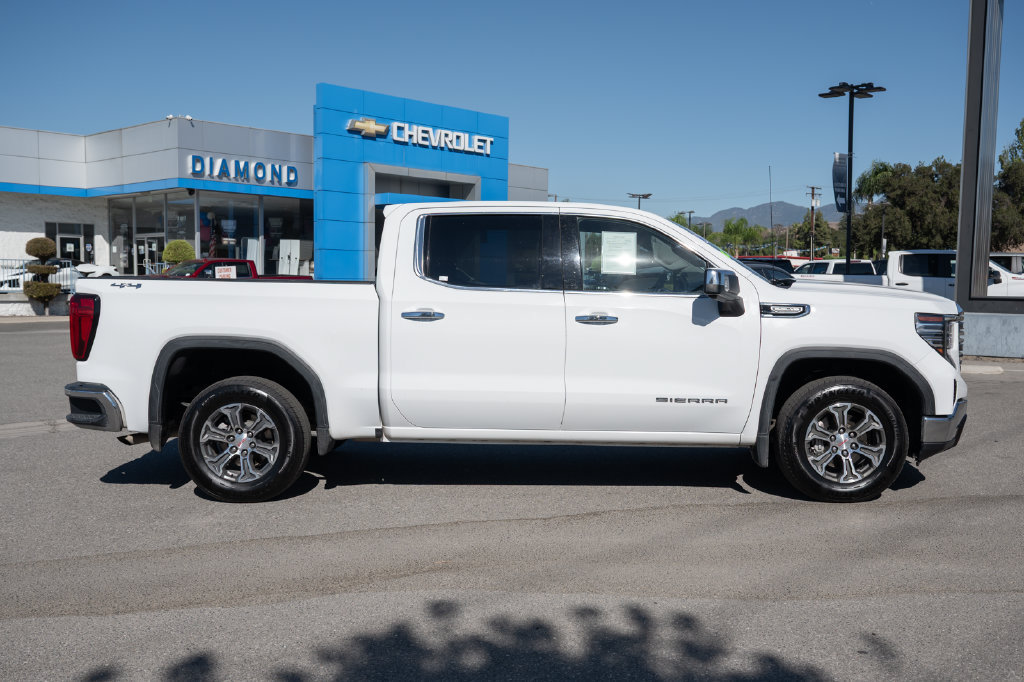 Used 2024 GMC Sierra 1500 SLT AWD/4WD image 3