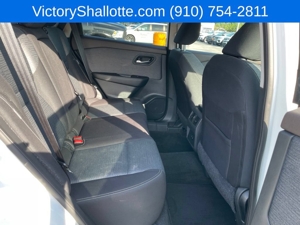 Used 2023 Nissan Rogue SV AWD/4WD image 16