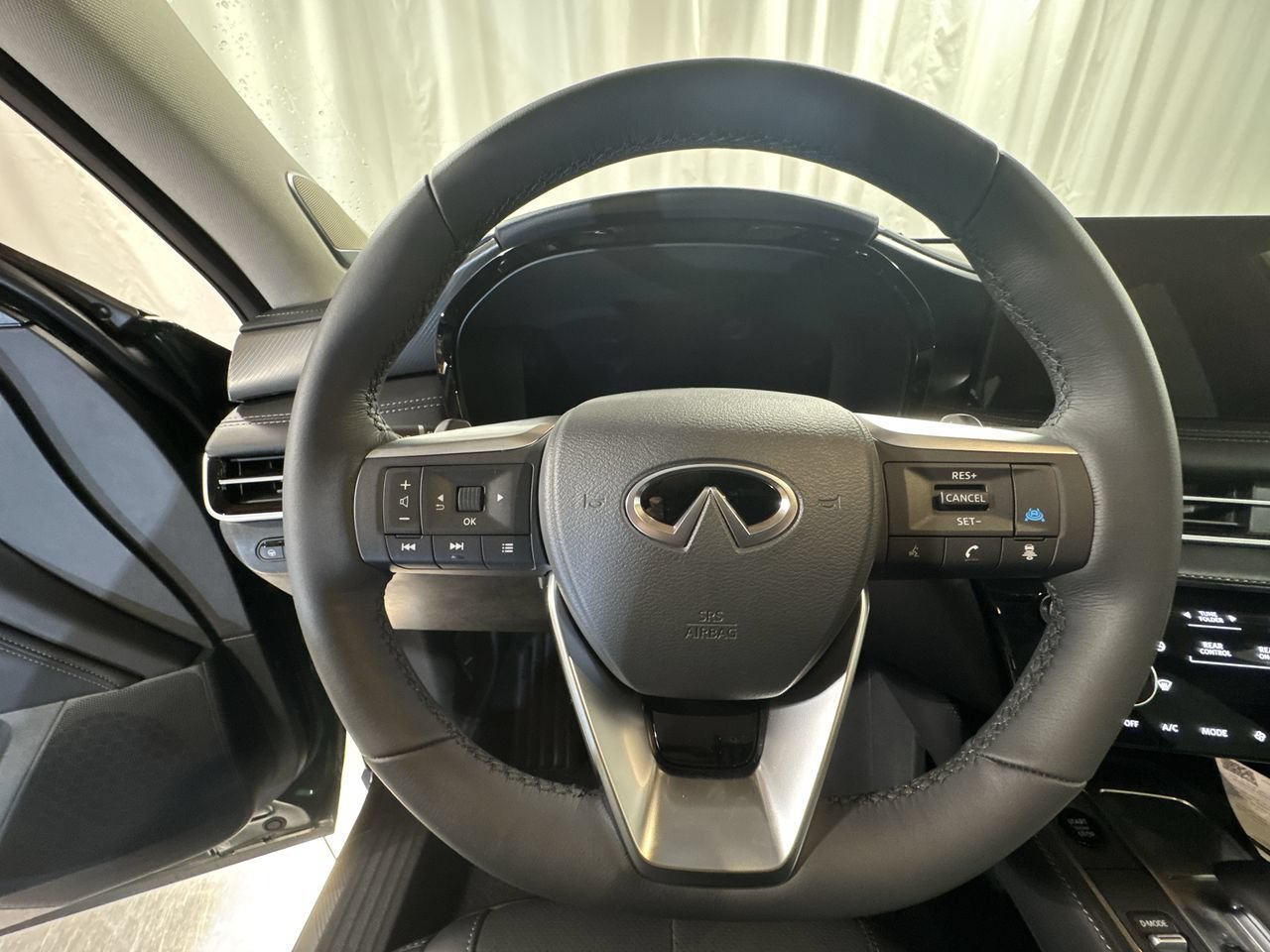 Certified 2026 INFINITI QX60 Luxe w/ Family Package AWD/4WD image 25