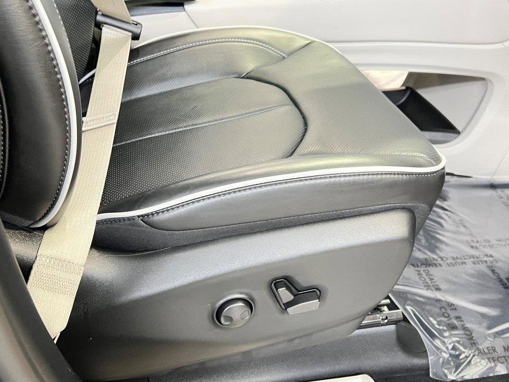 Used 2024 Chrysler Pacifica Limited image 12