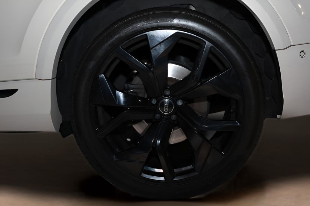 Used 2021 Audi SQ8 Premium Plus w/ SQ8 Black Optic Package image 29