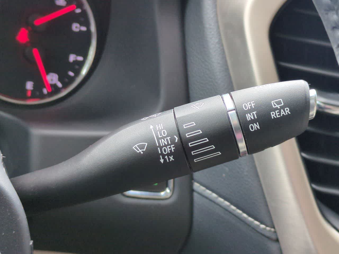 Used 2022 GMC Acadia Denali w/ Denali Technology Package FWD image 25