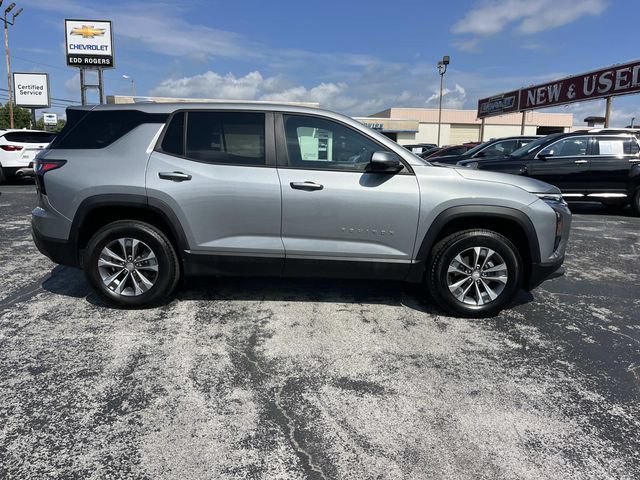 Used 2025 Chevrolet Equinox LT AWD/4WD image 2