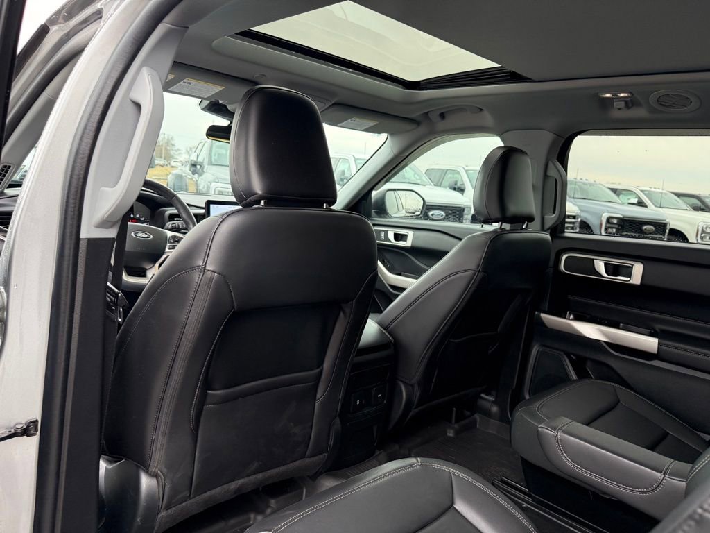 Used 2023 Ford Explorer XLT w/ Equipment Group 202A image 10