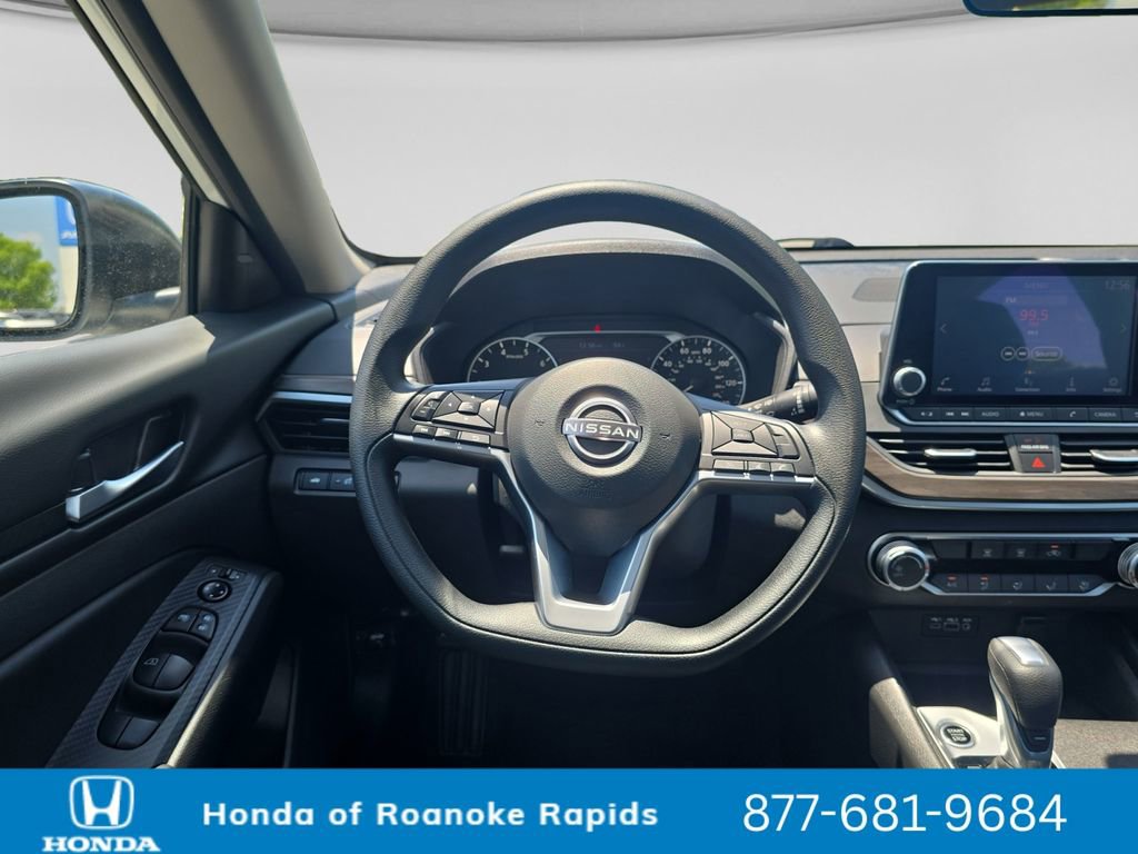 Used 2025 Nissan Altima 2.5 SV FWD image 13