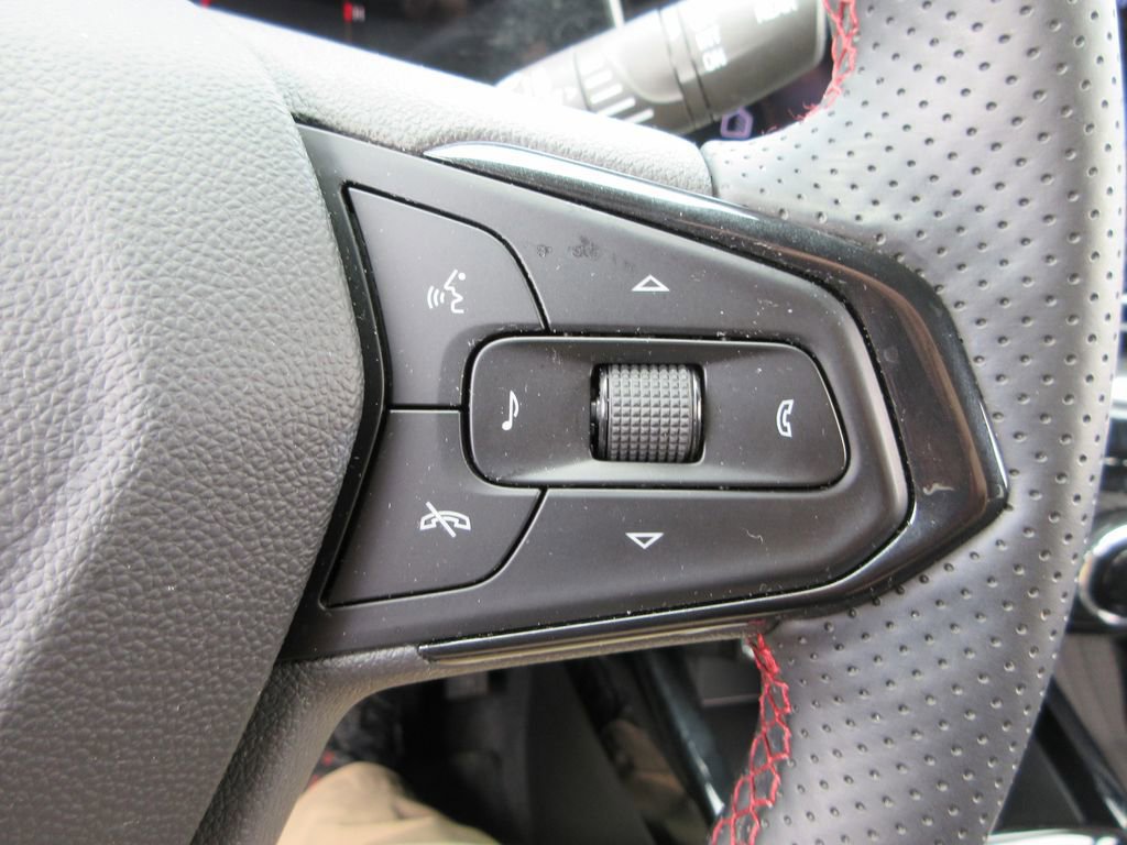 Certified 2025 Chevrolet Trax RS w/ Driver Confidence Package FWD image 27