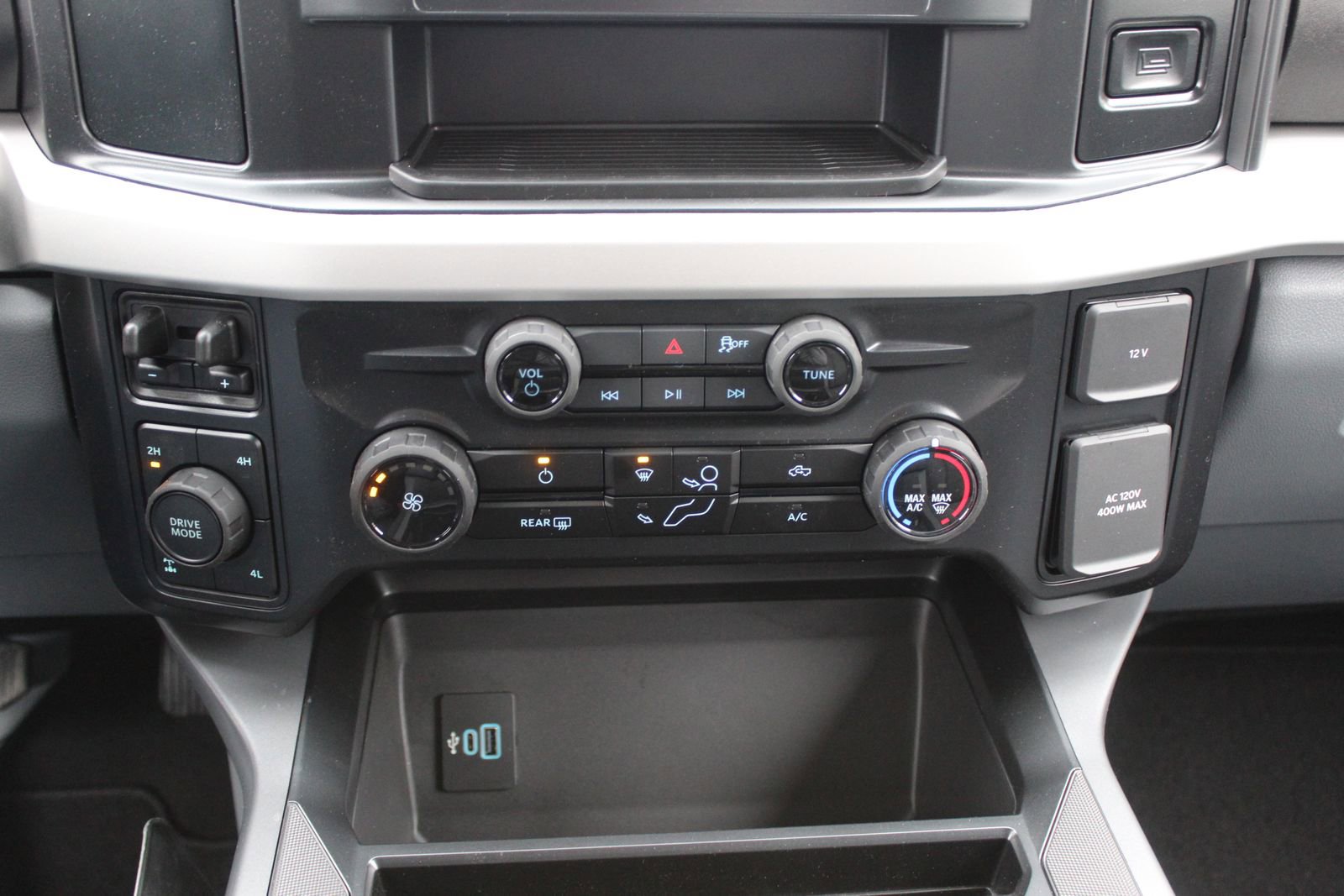 New 2026 Ford F350 XLT w/ FX4 Off-Road Package image 31