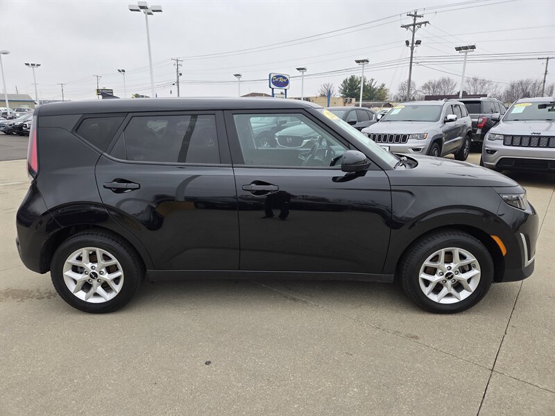 Used 2024 Kia Soul LX w/ Option Group 015 image 2