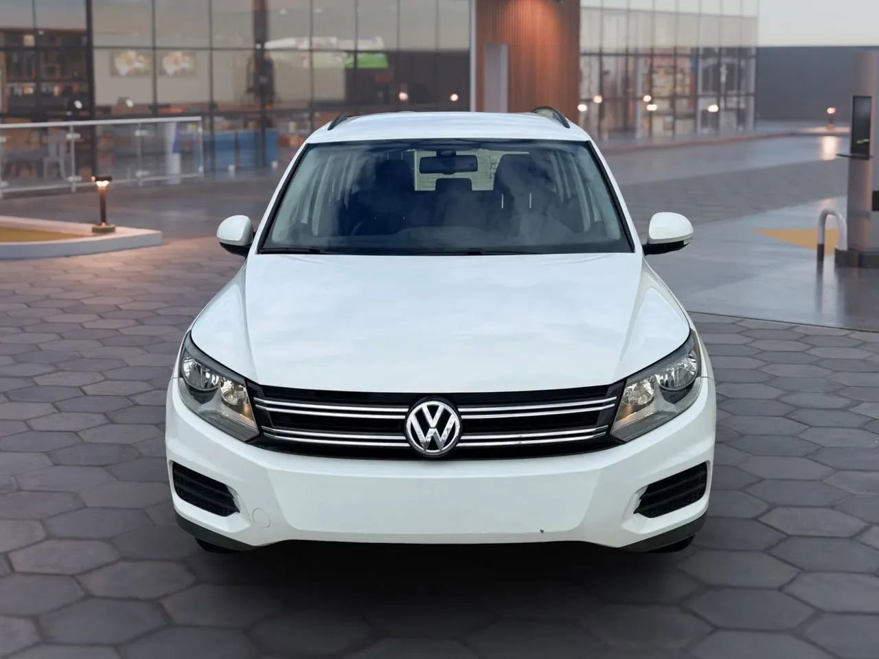 Used 2017 Volkswagen Tiguan S image 3