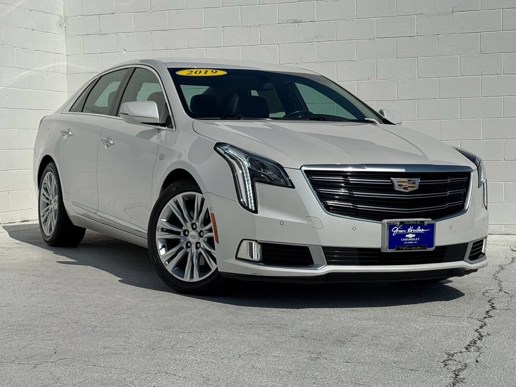 Used 2019 Cadillac XTS Luxury FWD image 2