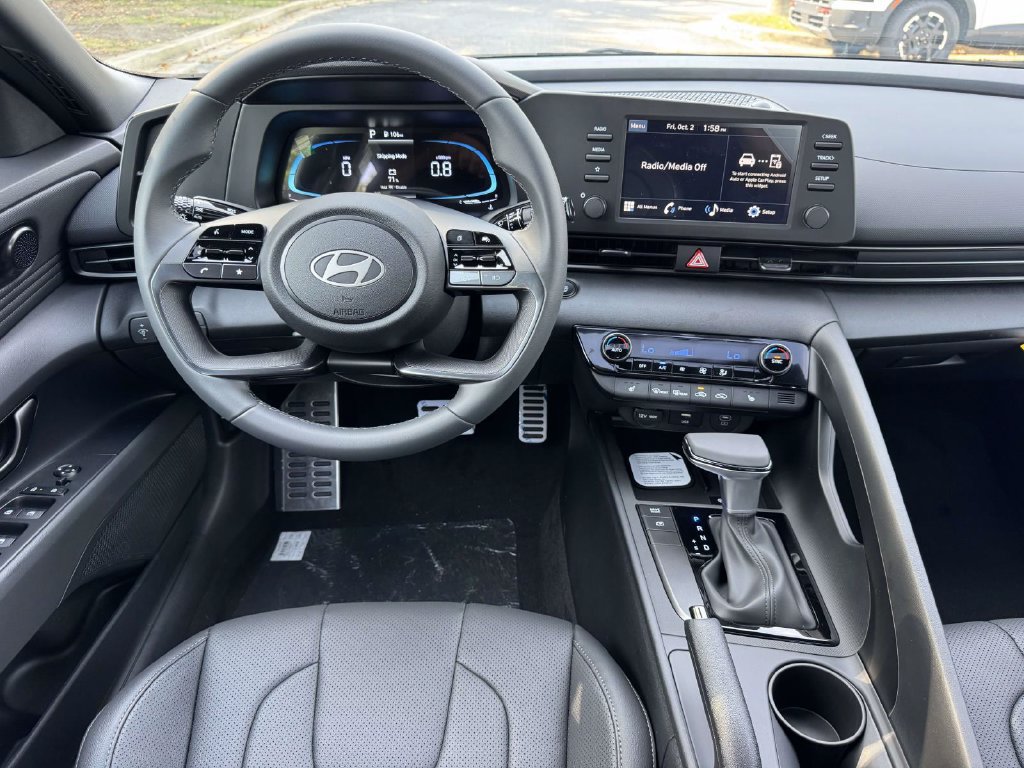New 2026 Hyundai Elantra SEL Sport FWD image 18