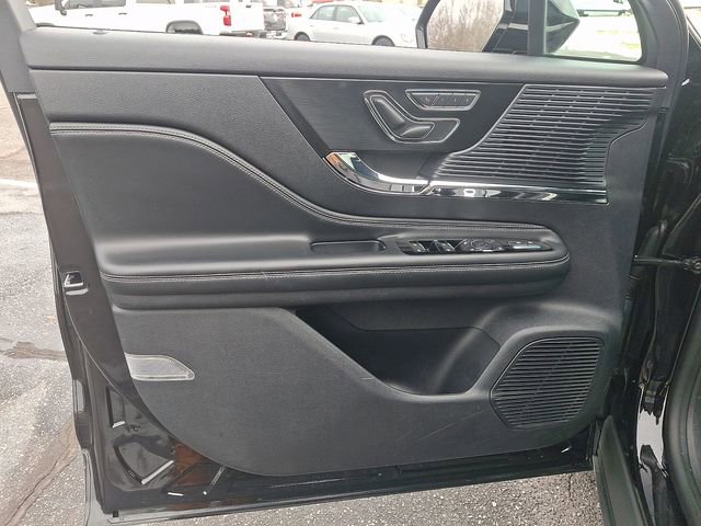 Used 2020 Lincoln Corsair AWD w/ Premium Package image 12