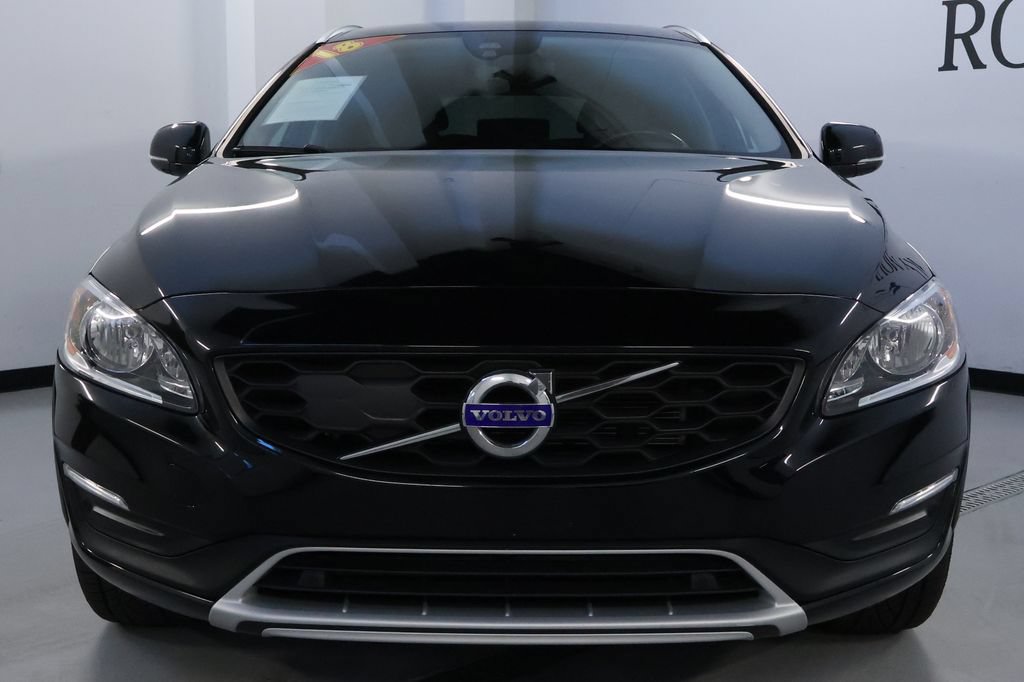 Used 2018 Volvo V60 T5 Cross Country AWD/4WD image 2