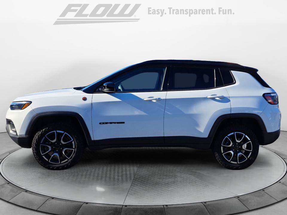 Used 2025 Jeep Compass Trailhawk AWD/4WD image 5