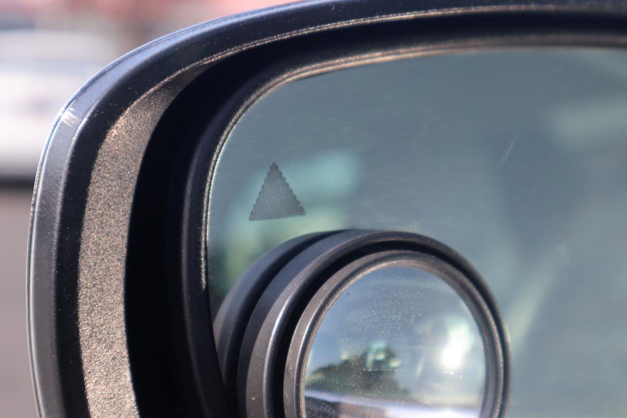 Used 2015 Chrysler 300 C w/ Light Group image 25