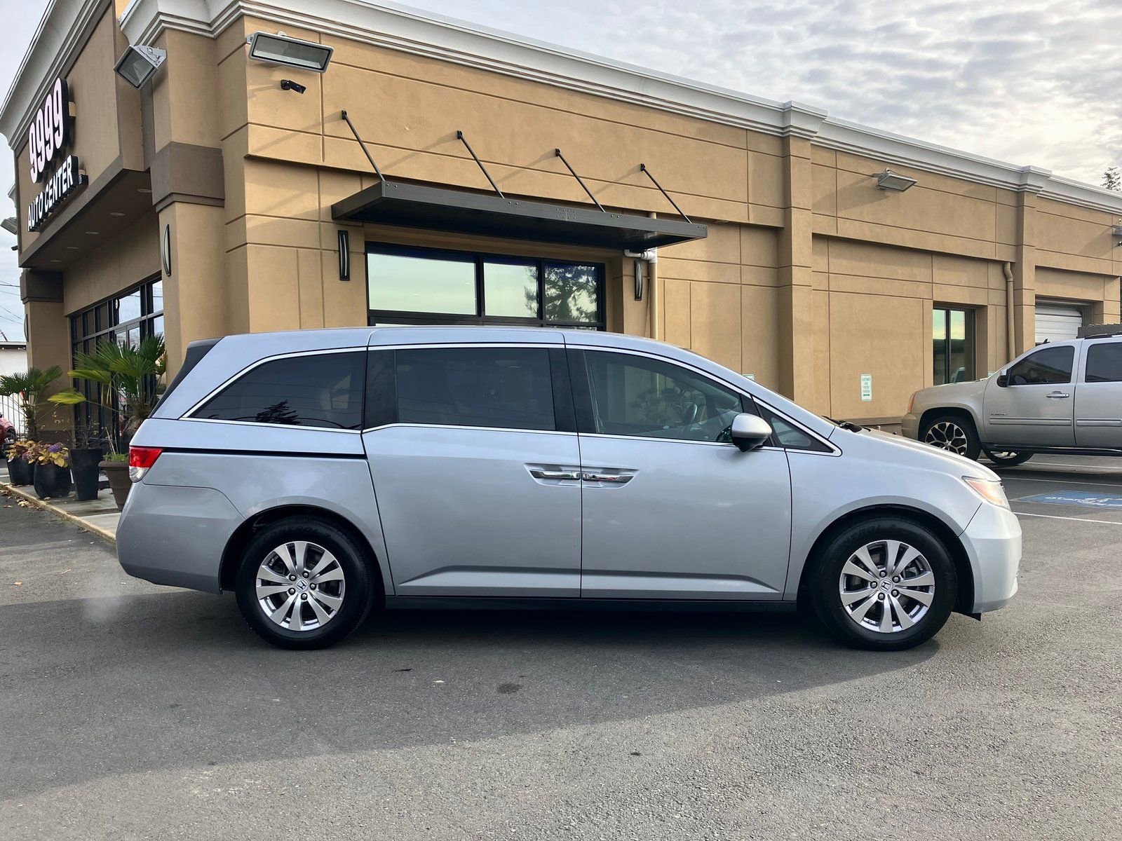 Used 2017 Honda Odyssey EX image 9