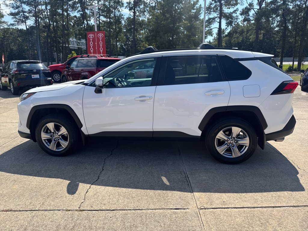Used 2023 Toyota RAV4 XLE w/ Convenience Package FWD image 2