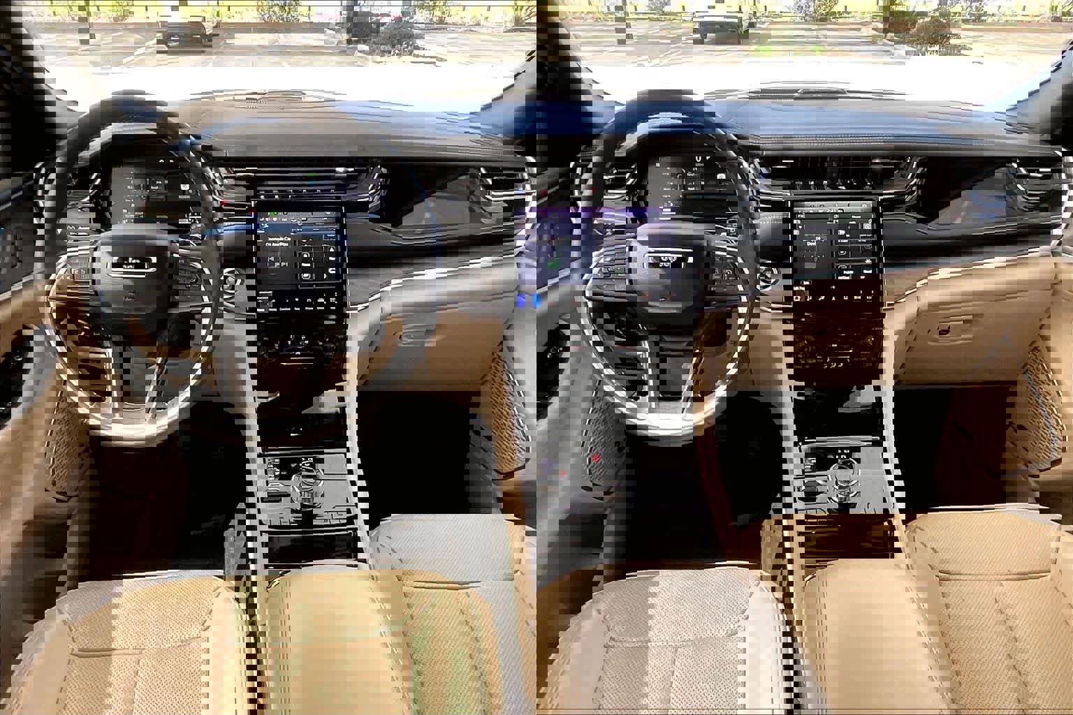 Used 2022 Jeep Grand Cherokee Limited 4xe w/ Luxury Tech Group II image 16