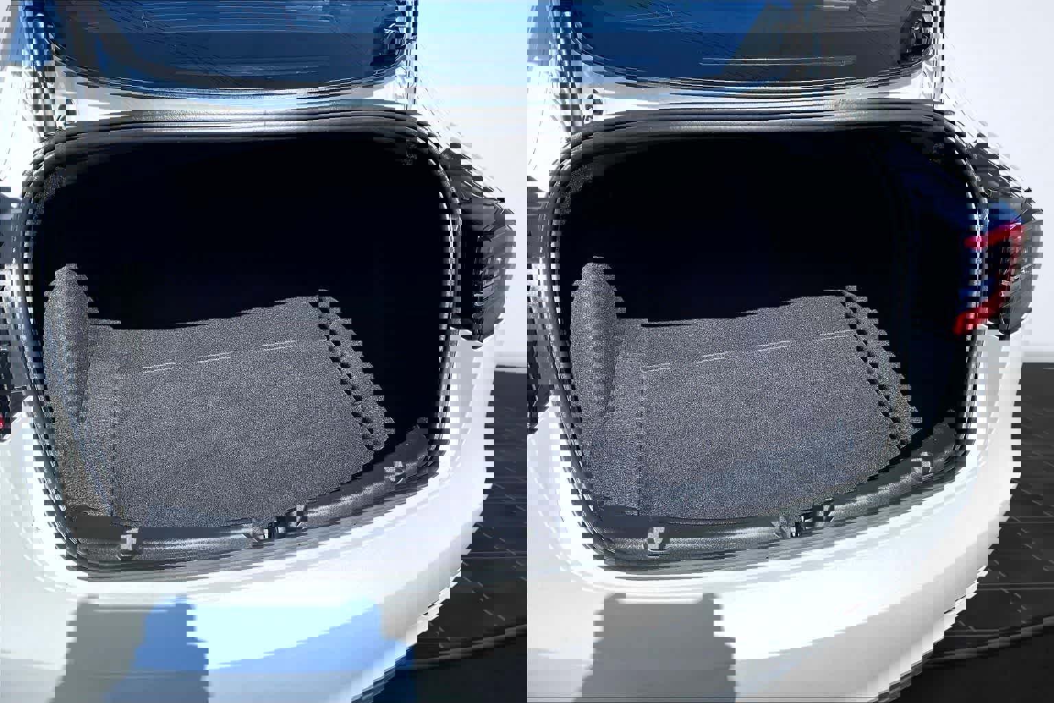 Used 2023 Tesla Model 3 Standard Range image 19