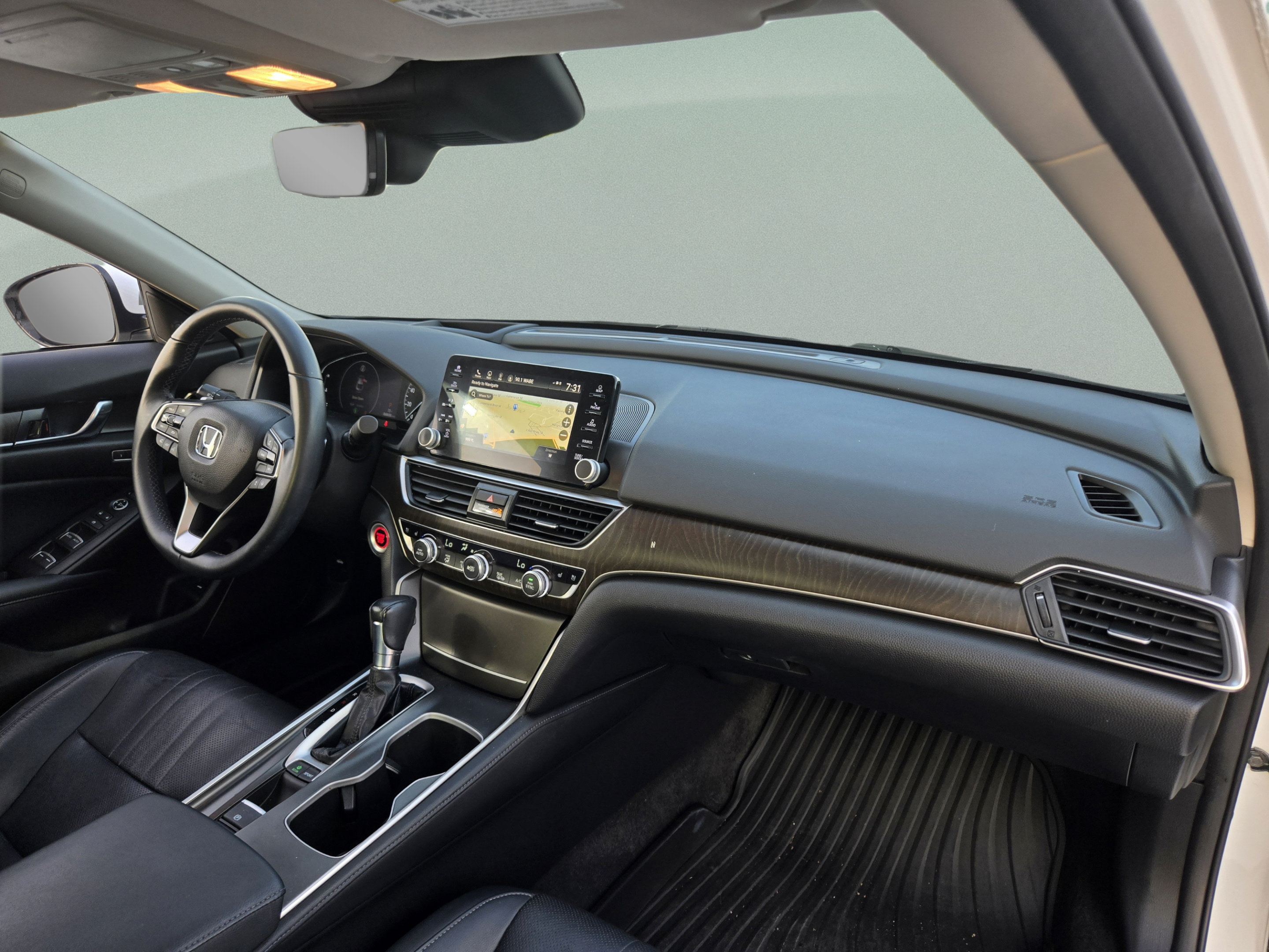 Used 2018 Honda Accord Touring image 25
