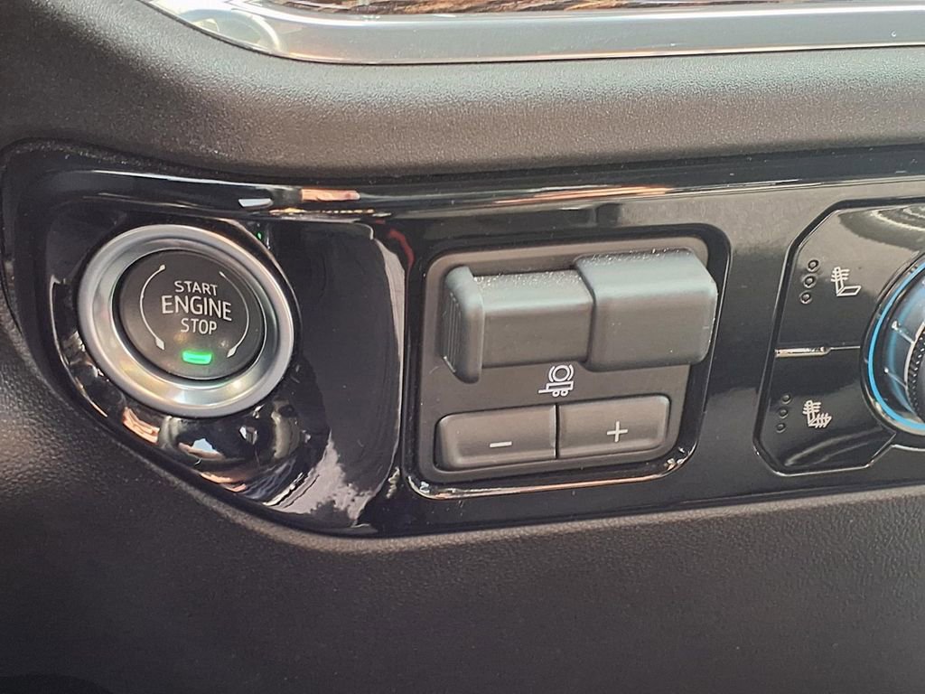 Used 2025 GMC Sierra 1500 SLE image 15