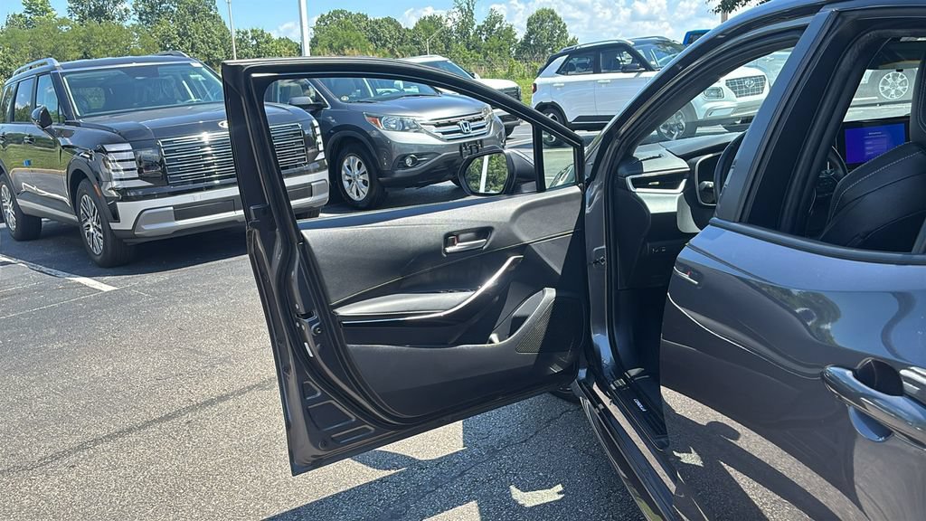 Used 2025 Toyota Corolla XSE FWD image 11