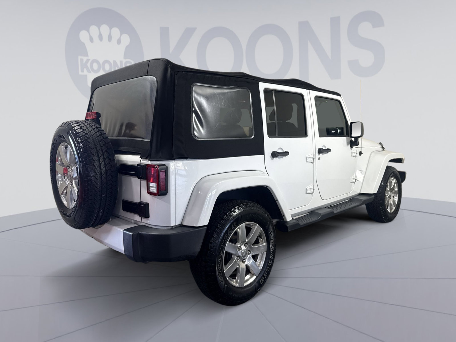Used 2016 Jeep Wrangler Unlimited Sahara w/ Dual Top Group AWD/4WD image 7